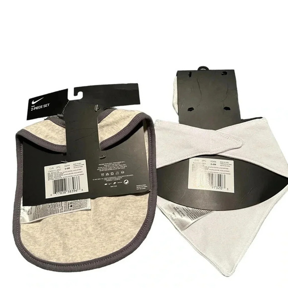 Nike Jordan Newborn Bib and Bootie Bundle - Picture 3 of 4